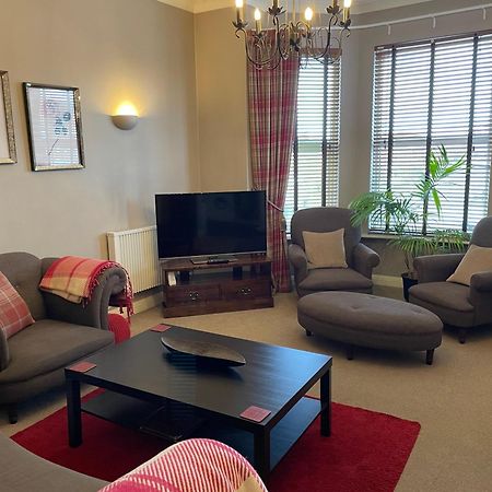 Number 10 Service Apartment - Danes เซาธ์แธมป์ตัน ภายนอก รูปภาพ