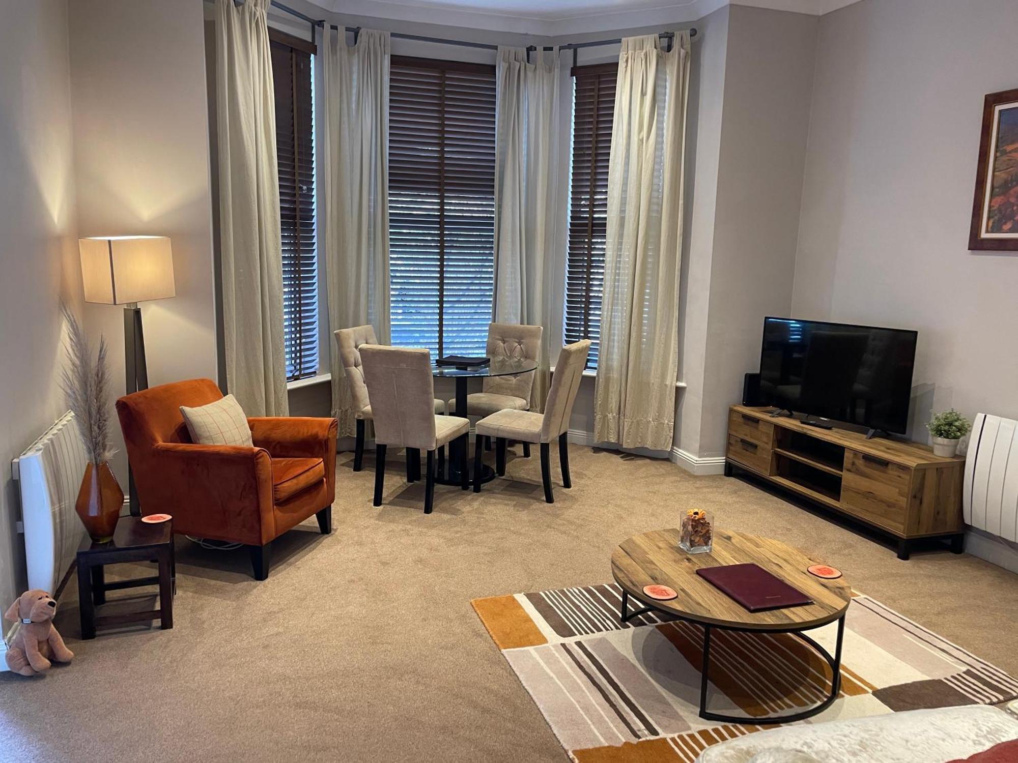 Number 10 Service Apartment - Danes เซาธ์แธมป์ตัน ภายนอก รูปภาพ