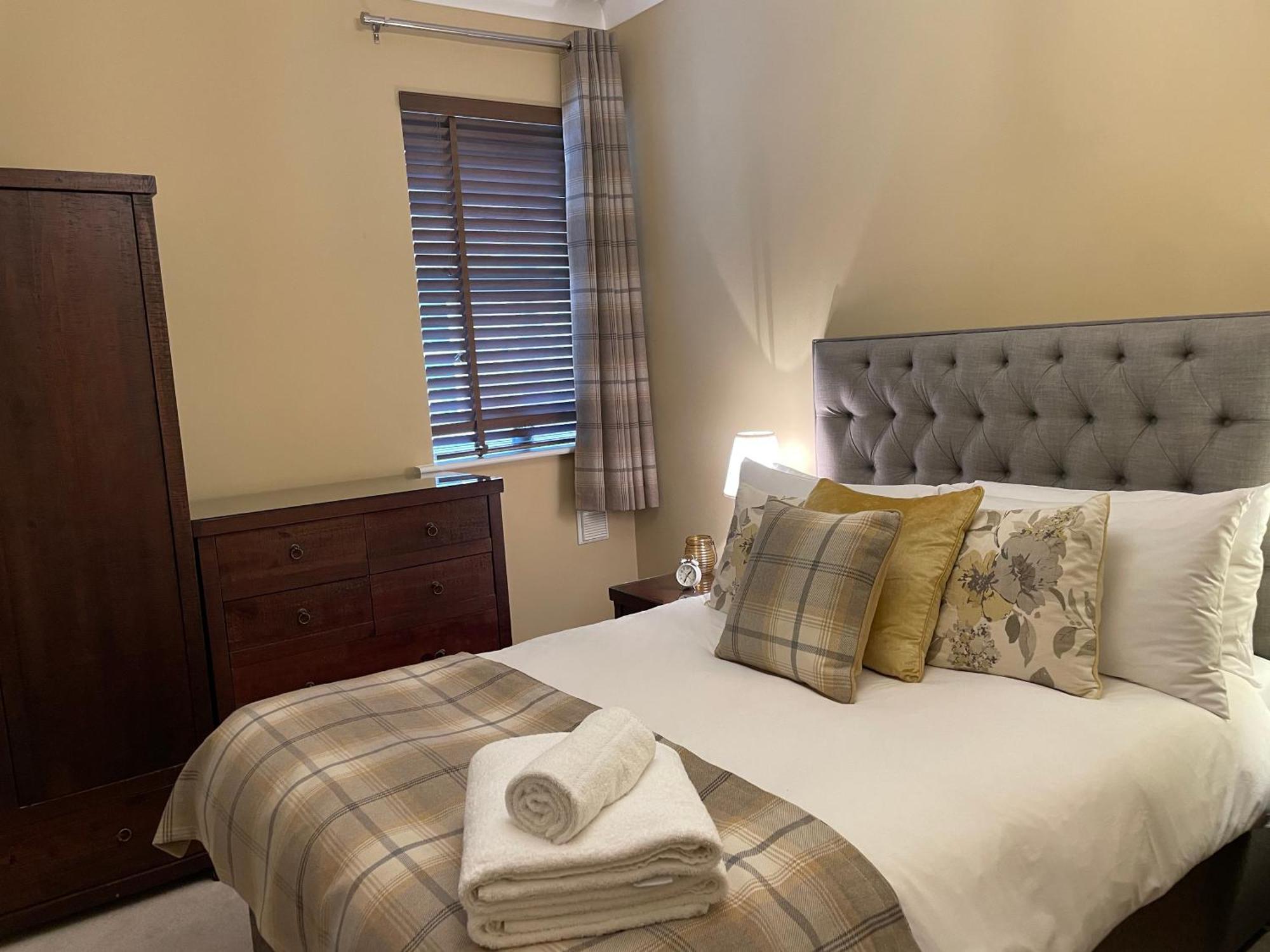 Number 10 Service Apartment - Danes เซาธ์แธมป์ตัน ภายนอก รูปภาพ