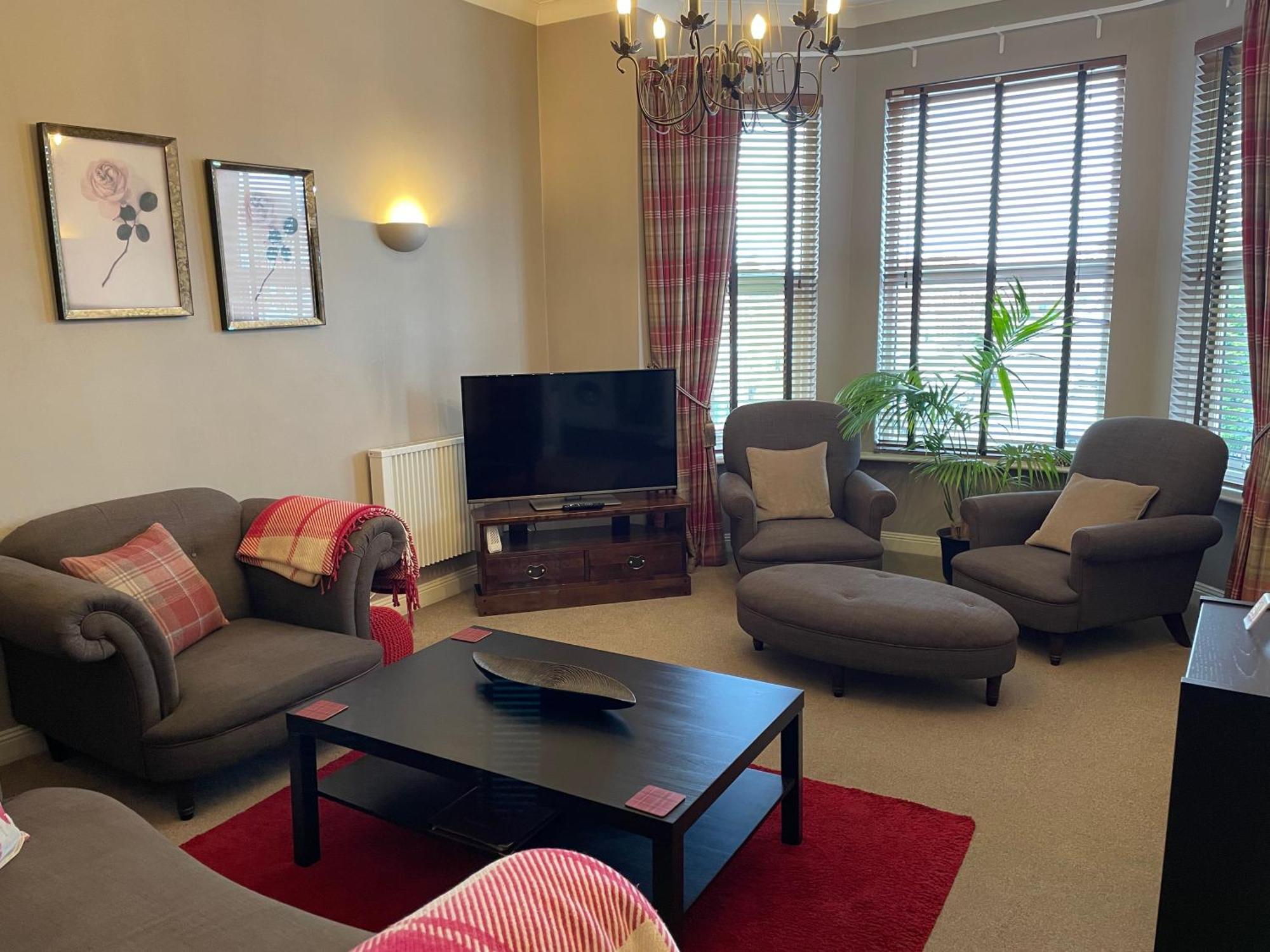 Number 10 Service Apartment - Danes เซาธ์แธมป์ตัน ภายนอก รูปภาพ