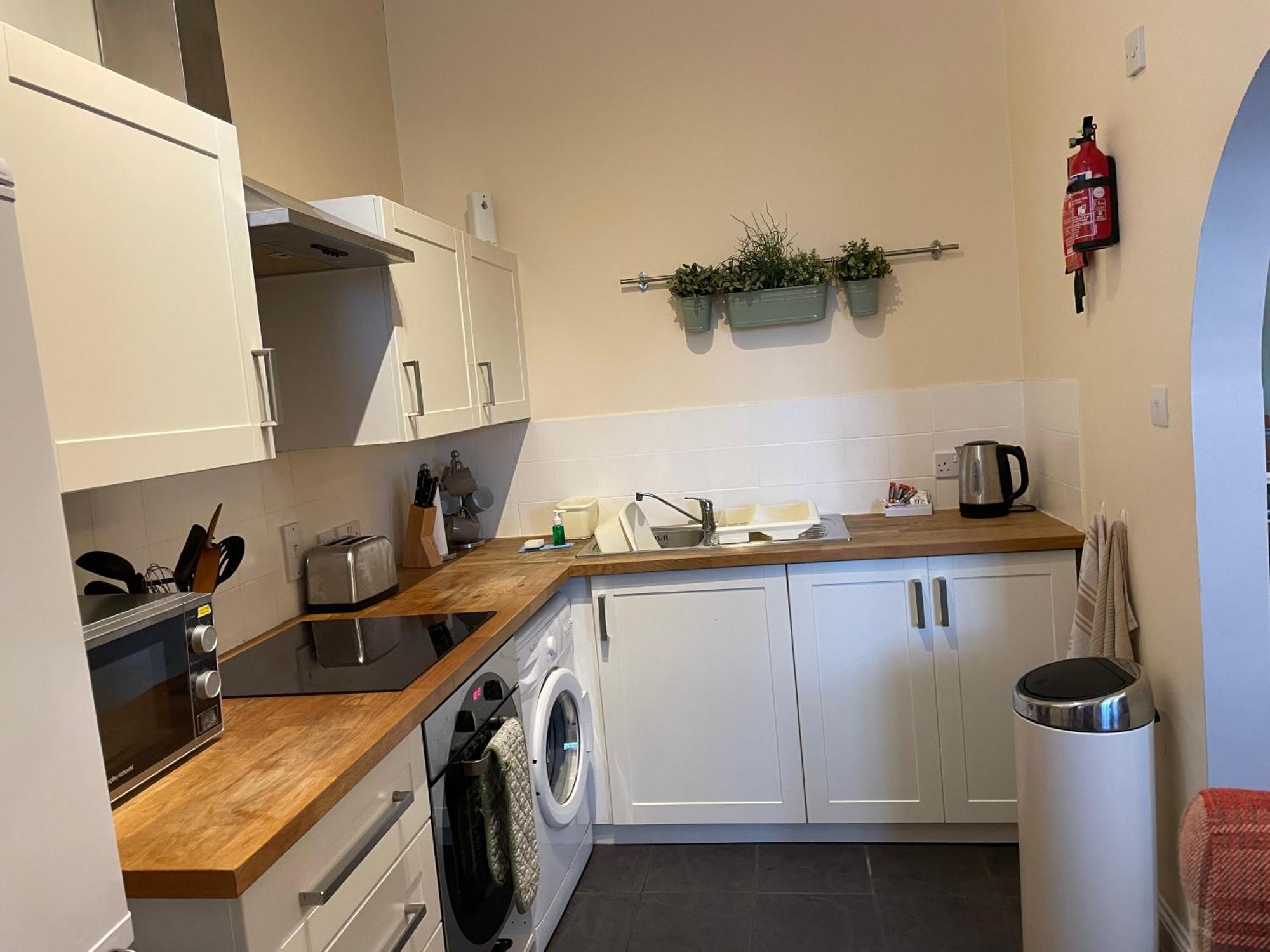 Number 10 Service Apartment - Danes เซาธ์แธมป์ตัน ภายนอก รูปภาพ